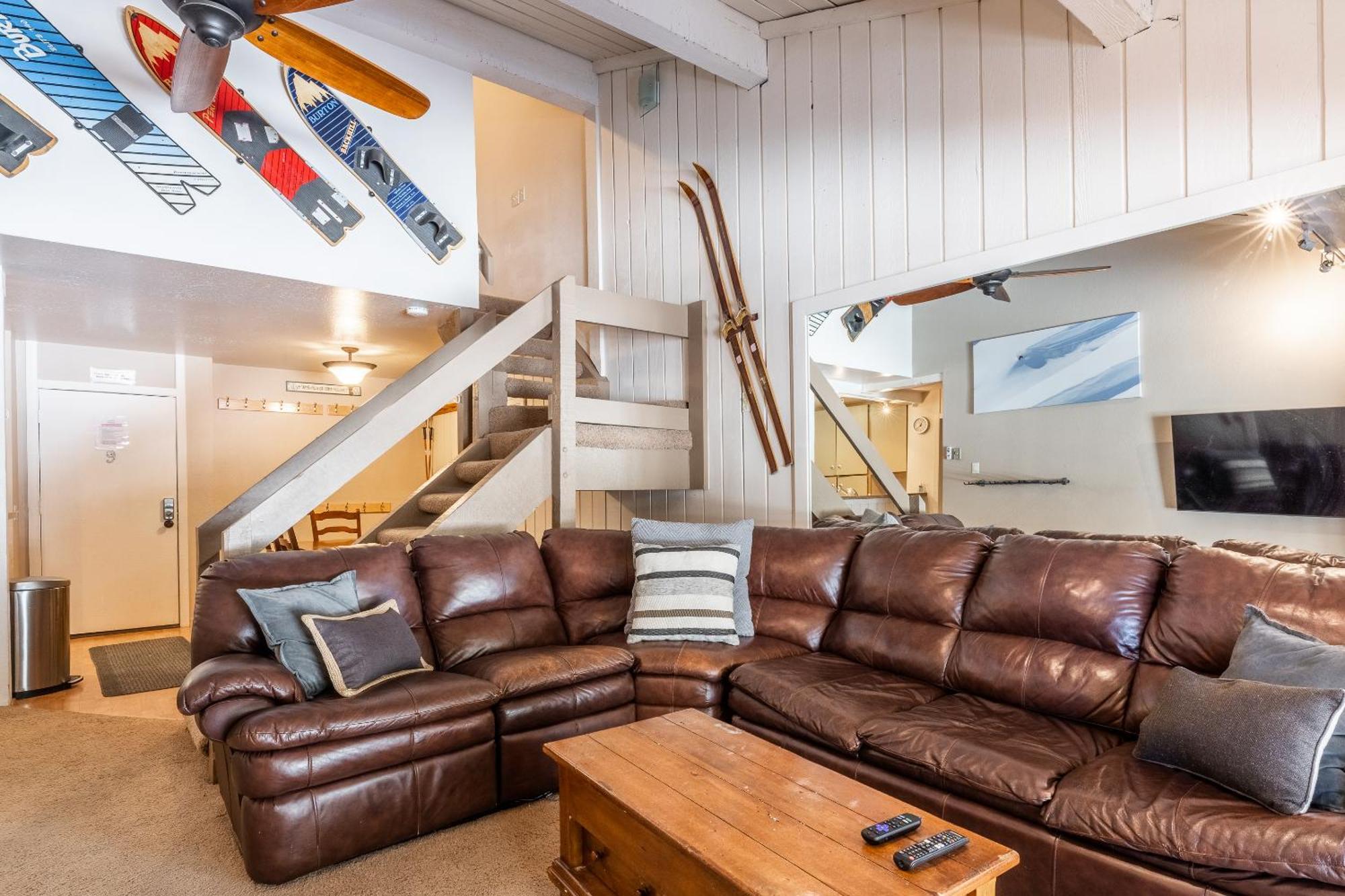 Vakantiehuis New Listing 2 Bedroom And Loft 2 Bath Summit E Bldg 16 Sleeps 8 Steps To Eagle Chair 15 Mammoth Lakes